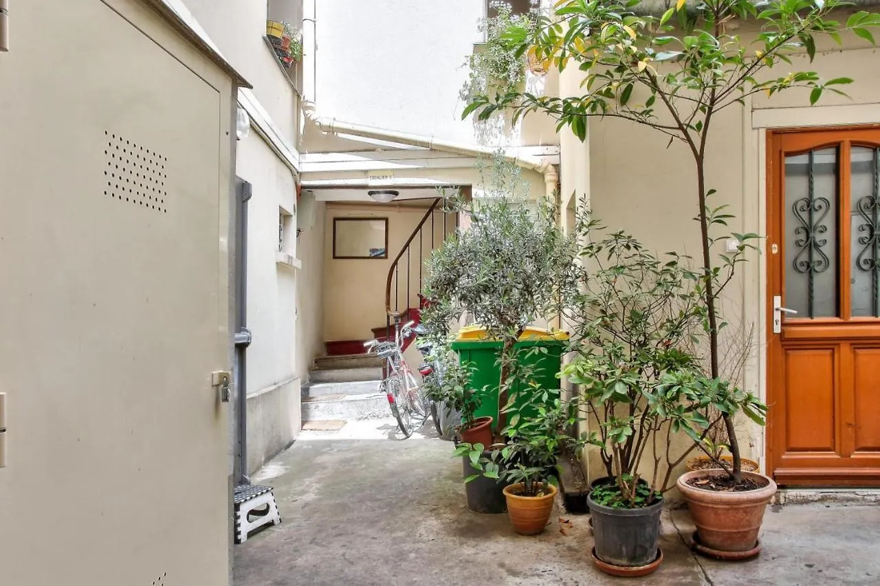 Pleasant Parisian Studio Apartment 0*, Paris France