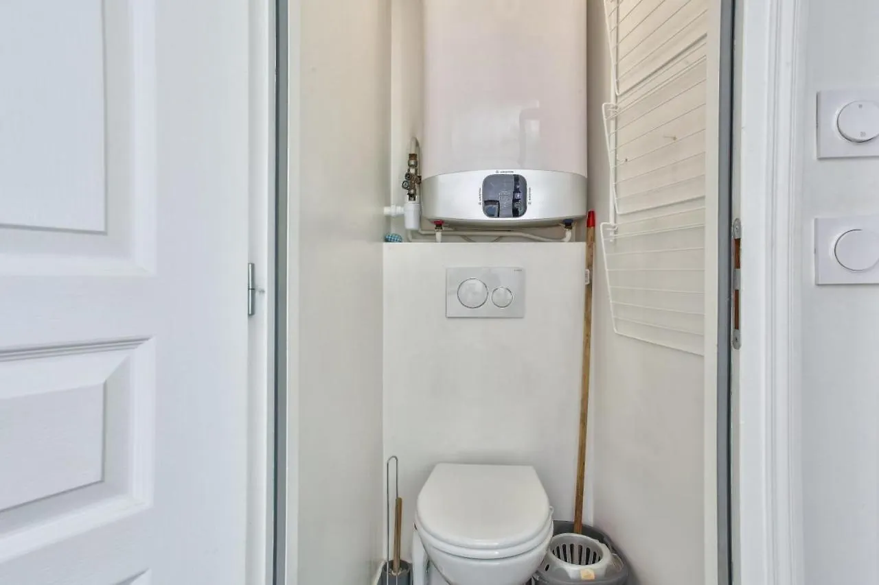 Pleasant Parisian Studio Apartment