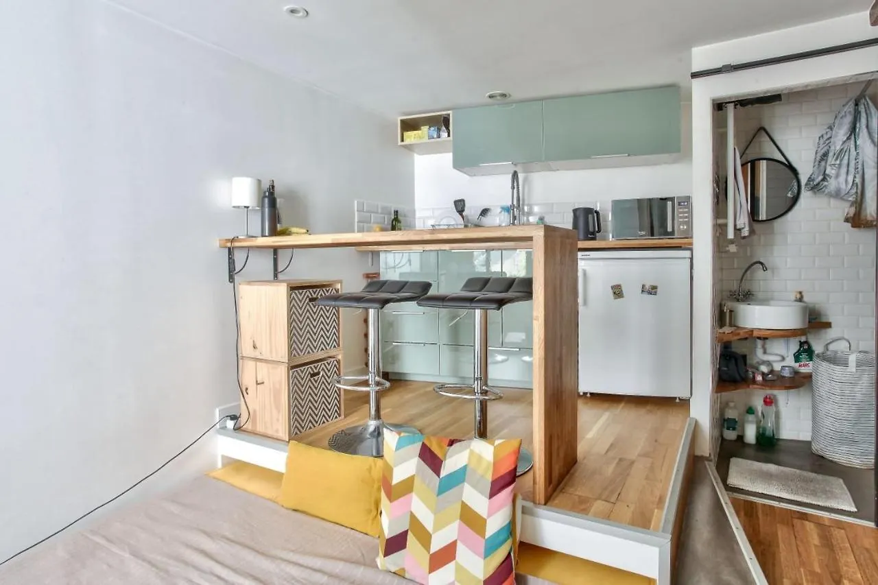 Pleasant Parisian Studio Apartment