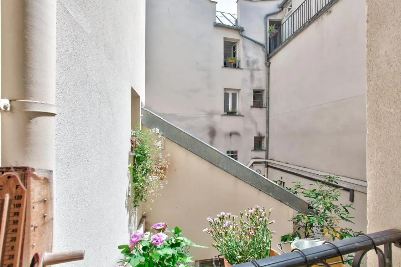 Pleasant Parisian Studio Apartment  Paris