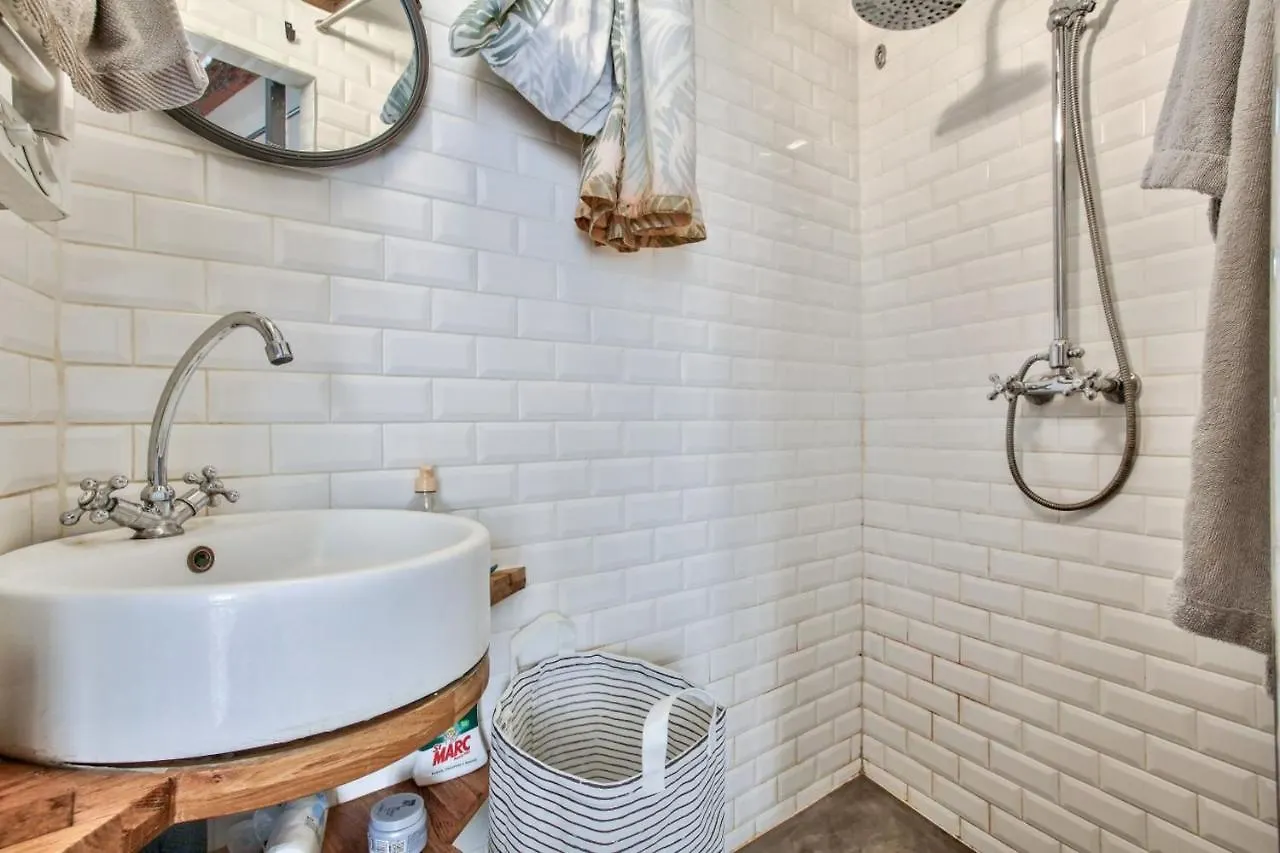 Pleasant Parisian Studio Apartment